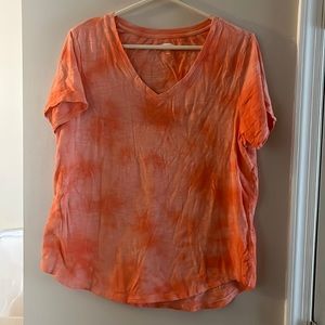 Large Old Navy Salmon Tie Dye V-Neck